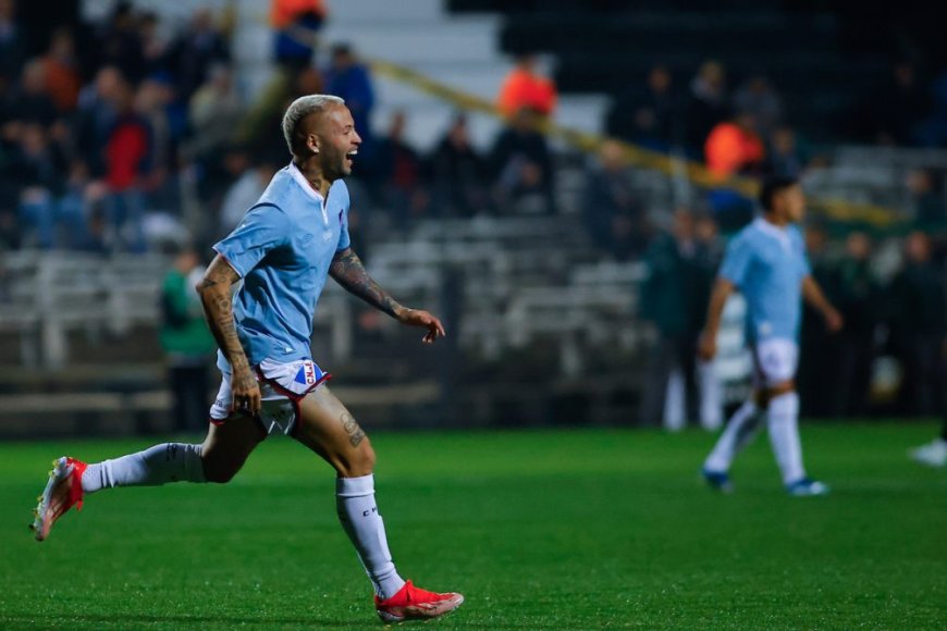 Nacional venció 2-0 a Wanderers