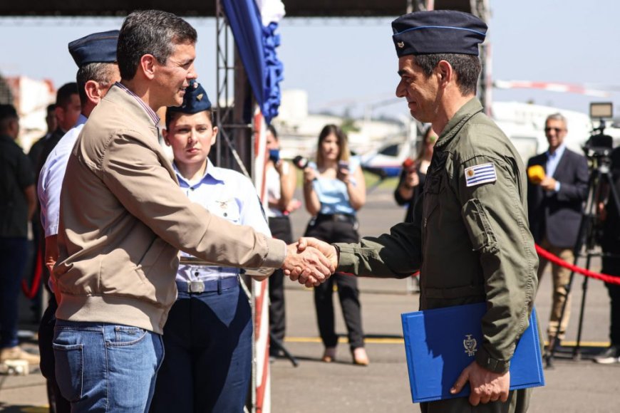 Peña agradece en persona a tripulación uruguaya que ayudó a sofocar incendios