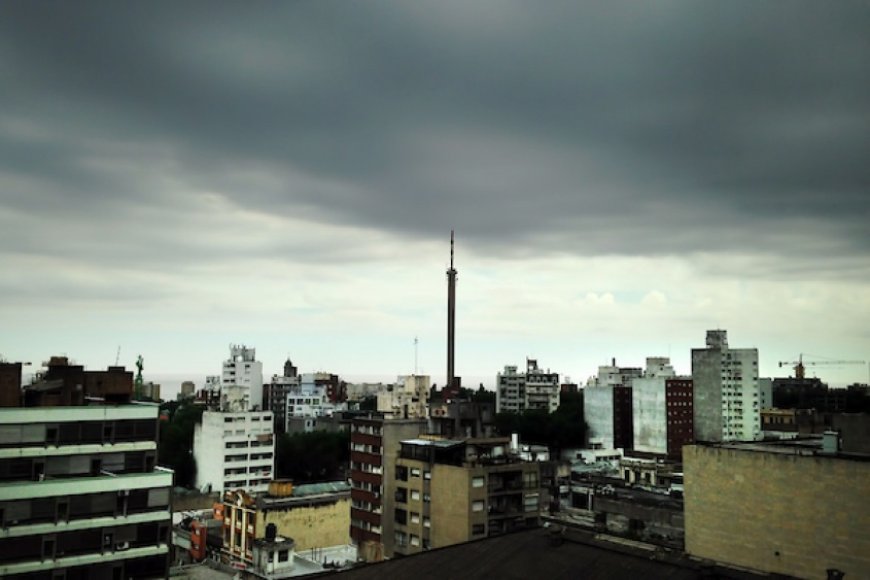 Se espera el ingreso de un frente frío por el suroeste, que desarrollará tormentas fuertes y puntualmente severas