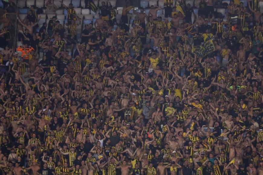 Peñarol advirtió que expulsará del registro de socios a quién haga gestos racistas