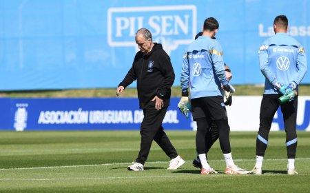 Bielsa volvió a trabajar en cancha y tendría una sola duda