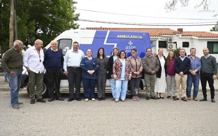 ASSE entregó ambulancias cero kilómetros a establecimientos sanitarios de Río Negro y Colonia