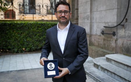Bayona recibió la medalla Delmira Agustini