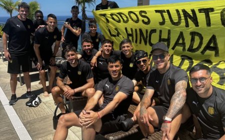 Peñarol entrena en Río y Aguirre define el equipo