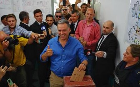 Votó Yamandú Orsi y propuso una reunión de todos los candidatos antes del 1 de marzo