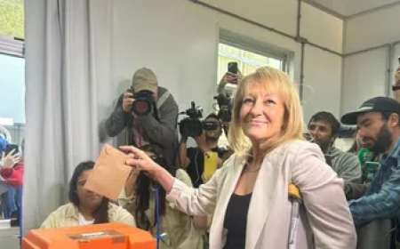Carolina Cosse emitió su voto y envió un cálido saludo a los militantes