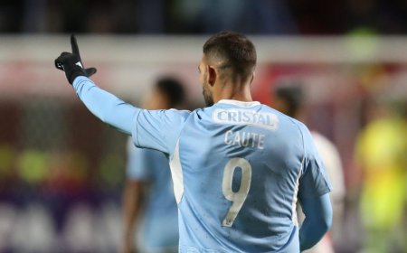 El uruguayo Martín Cauteruccio anota cuatro goles y entra en la historia de Perú