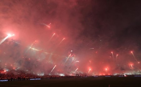 Clausuraron el Monumental por la pirotecnia lanzada por los hinchas de River