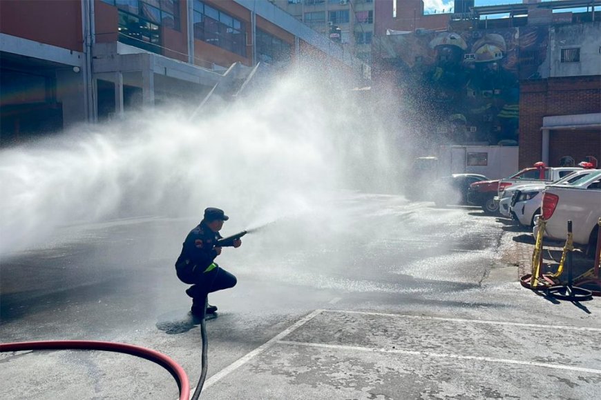 Bomberos recibió cinco nuevos camiones autobombas, para incendios urbanos y forestales