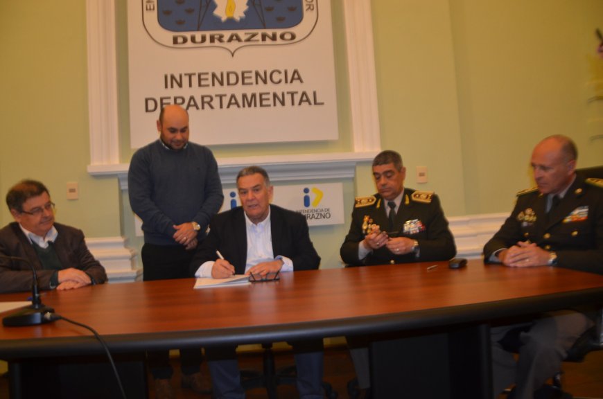 Intendencia firmó convenio con Ejército para predio de viviendas