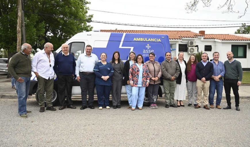 ASSE entregó ambulancias cero kilómetros a establecimientos sanitarios de Río Negro y Colonia