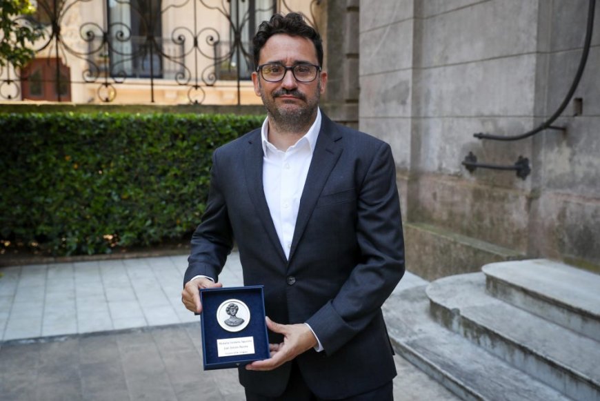 Bayona recibió la medalla Delmira Agustini