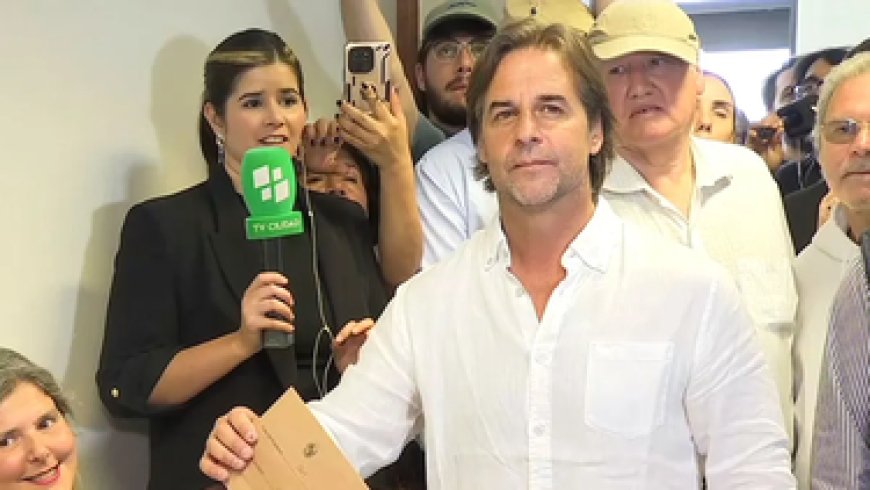 "Hoy empieza a cambiar el gobierno", expresó Luis Lacalle Pou al emitir su voto