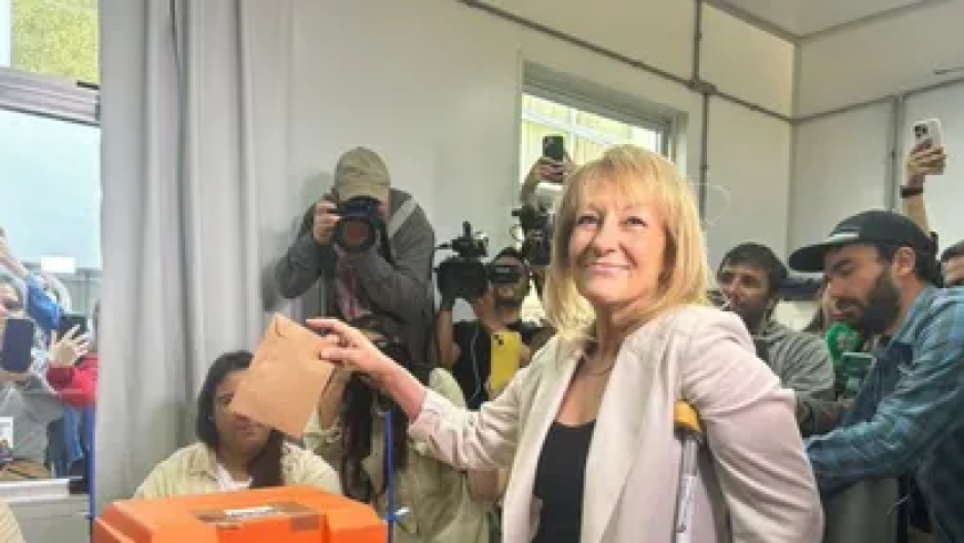 Carolina Cosse emitió su voto y envió un cálido saludo a los militantes