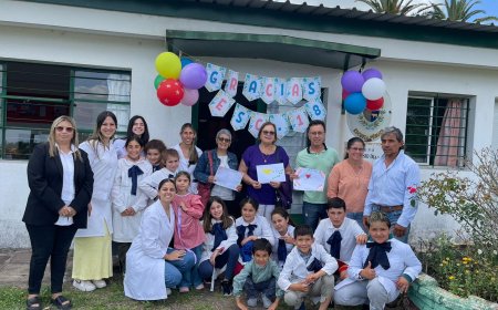 La Feria del Libro llegó a la escuela de Ombúes de Oribe con una presentación interactiva