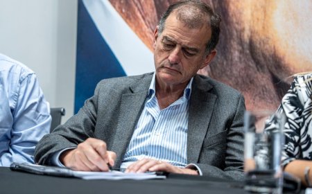 Manini desmiente acercamientos con el FA y reafirma su posición en la Coalición