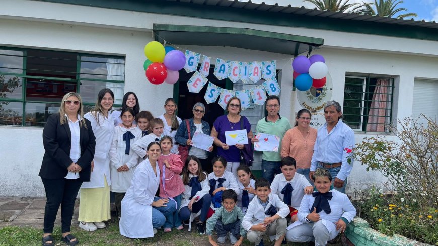 La Feria del Libro llegó a la escuela de Ombúes de Oribe con una presentación interactiva