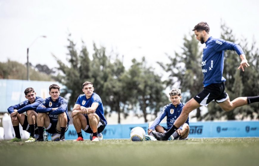 Bielsa paró equipo con dos cambios