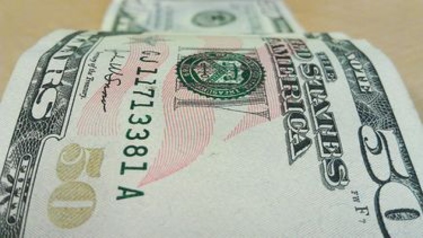 El dólar abrió la semana a la baja, pero se mantiene cerca de la franja de los $ 43