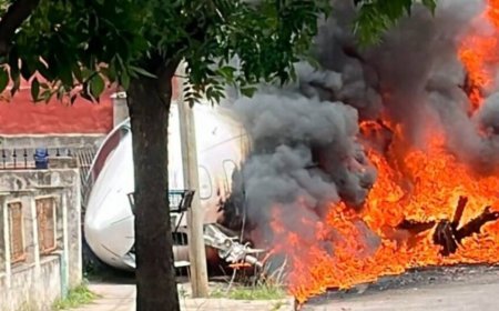 Un avión privado despistó cuando intentaba aterrizar en el aeropuerto de San Fernando y se incrustó contra una casa