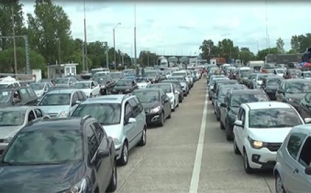 Largas filas en Fray Bentos: los argentinos vuelven a elegir Uruguay tras la caída en la brecha de precios