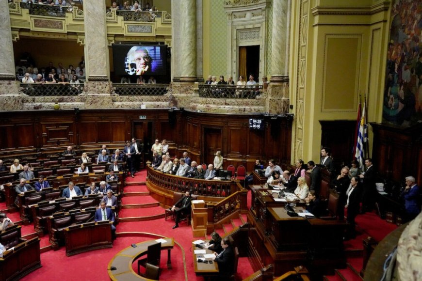 Parlamento homenajeó a Danilo Astori