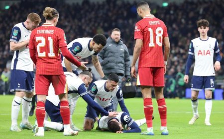 Rodrigo Bentancur se desplomó en pleno partido del Tottenham y fue retirado en camilla