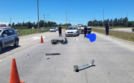 Hombre de 40 años murió en siniestro fatal entre una moto y una camioneta en ruta 102