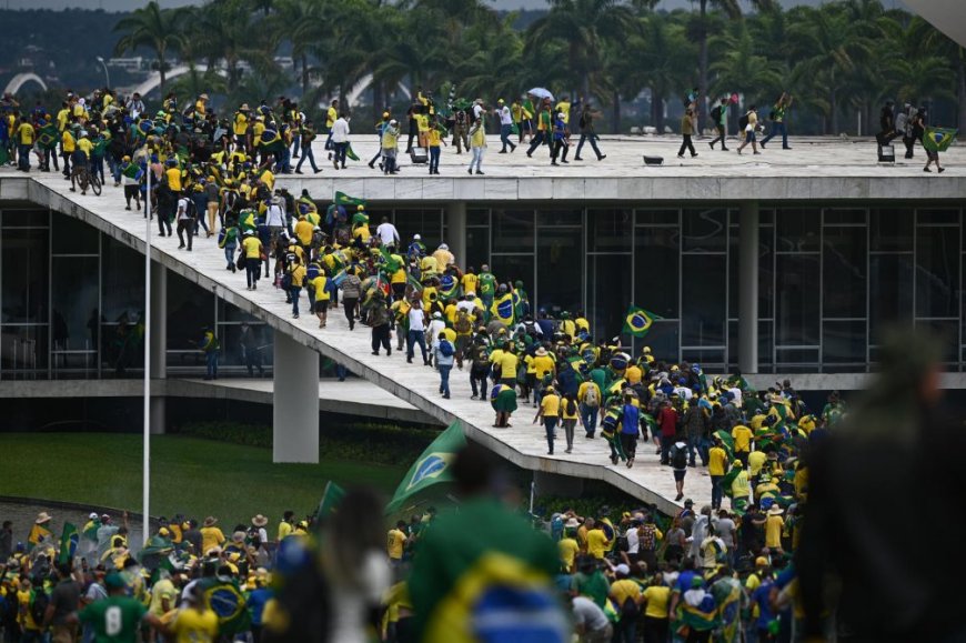 El asalto de Brasilia dos años después: 371 condenas, 61 fugitivos y Bolsonaro en el foco