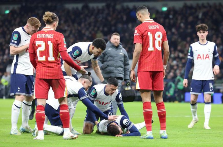 Rodrigo Bentancur se desplomó en pleno partido del Tottenham y fue retirado en camilla