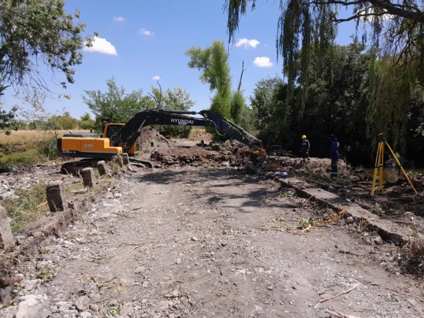 Camino del Medio: Avanzan las obras con movimientos de material