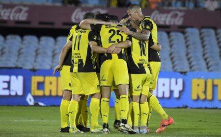 Peñarol venció 3 a 1 a Progreso en el Estadio Centenario, en el debut de ambos equipos en el campeonato