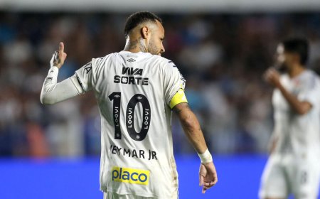 Neymar debutó en Santos y mostró algunos destellos de su calidad