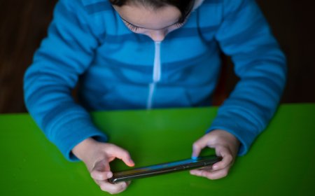 Diputado colorado propone prohibir el uso de celulares en horario escolar