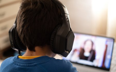 La mitad de jóvenes, en riesgo de pérdida auditiva, advierte Sociedad Otorrinolaringología