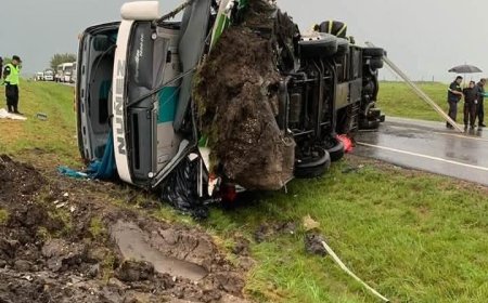 Tragedia en Ruta 8 - Vuelco de un ómnibus deja varios fallecidos y heridos en Lavalleja