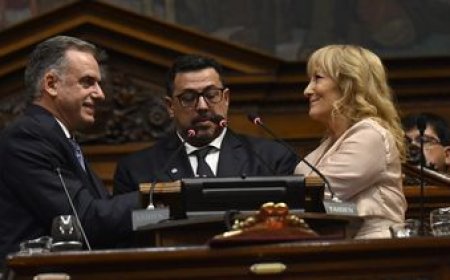 Yamandú Orsi juró como presidente de la República