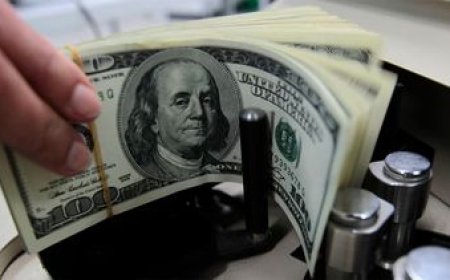 El dólar subió levemente, pero cerró marzo con una caída del 1,08%