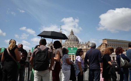 Los fieles comienzan a dar el último adiós al papa Francisco