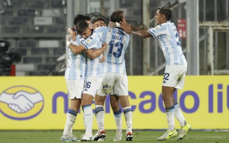 Con un gol de Martín Barrios sobre el cierre, Racing de Avellaneda empata en Chile