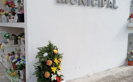 Día de los Municipios de América: emotiva ofrenda floral en homenaje a funcionarios municipales fallecidos