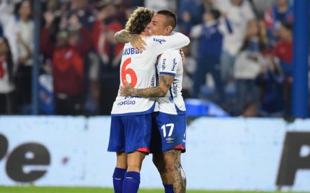 Nacional arrasó a Cerro 4-0 y se mantiene en la lucha por el Apertura