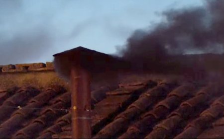 Fumata negra en ciudad del Vaticano a las 21.00 (hora local) tras la primera votación del cónclave cardenalicio