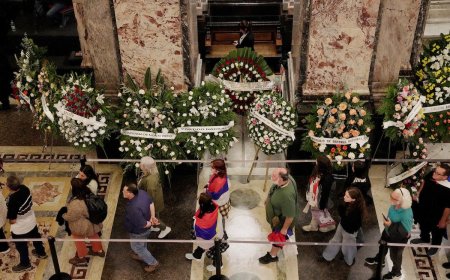 En el Palacio Legislativo, miles de personas le dieron el último adiós a Mujica