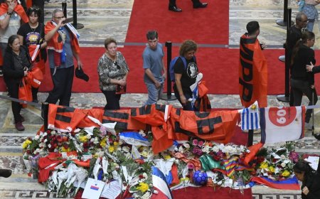 Cierran las puertas del Palacio Legislativo a las 16:30 para un último homenaje privado con Mauricio Rosencof y Mario Carrero
