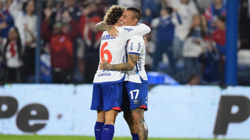 Nacional arrasó a Cerro 4-0 y se mantiene en la lucha por el Apertura