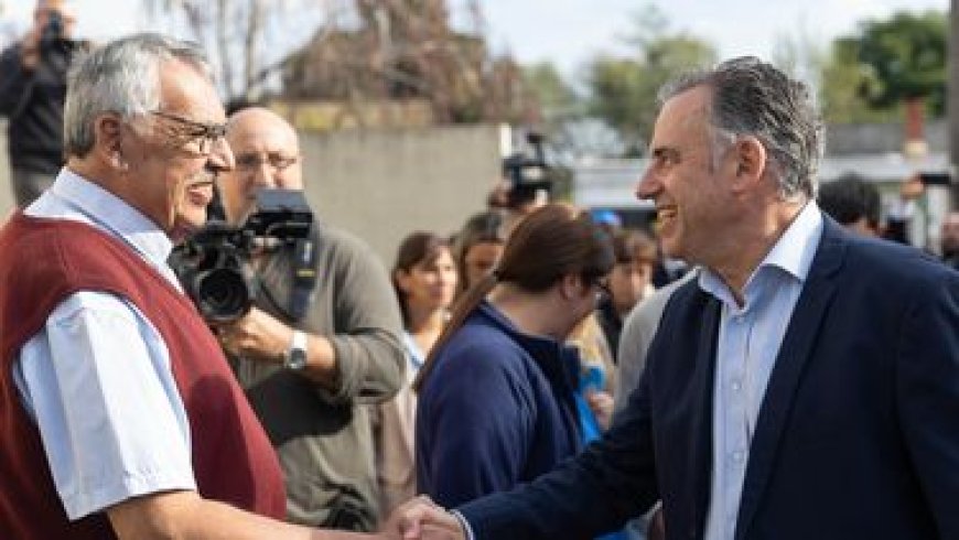 Con el área metropolitana asegurada, el Frente Amplio busca el voto en el interior de la mano de Yamandú Orsi