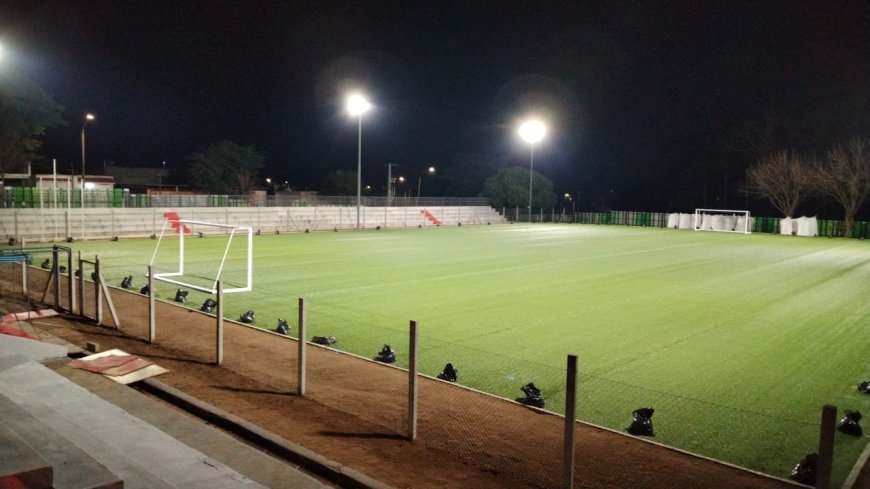 Encendido de las nuevas torres lumínicas LED del estadio Varela