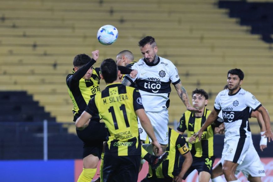 Peñarol ganó de atrás a Olimpia y clasificó a octavos de final de la Libertadores