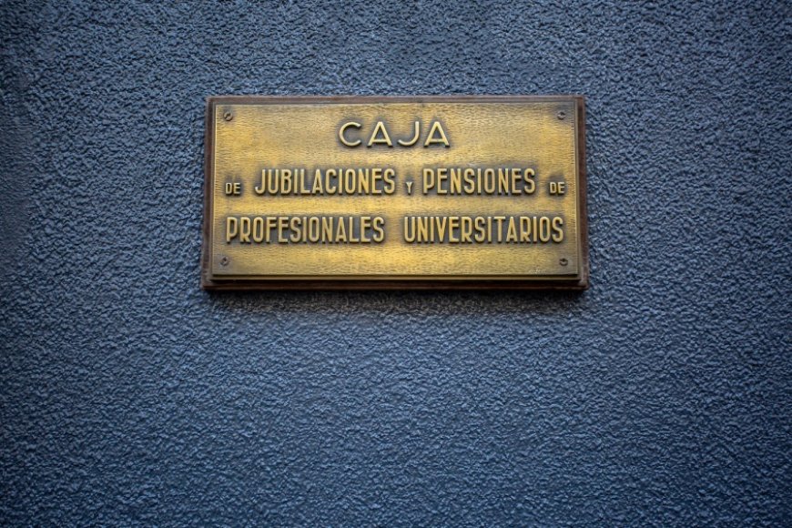 Caja de Profesionales notificó al gobierno que en julio se queda sin recursos para hacer frente a sus obligaciones